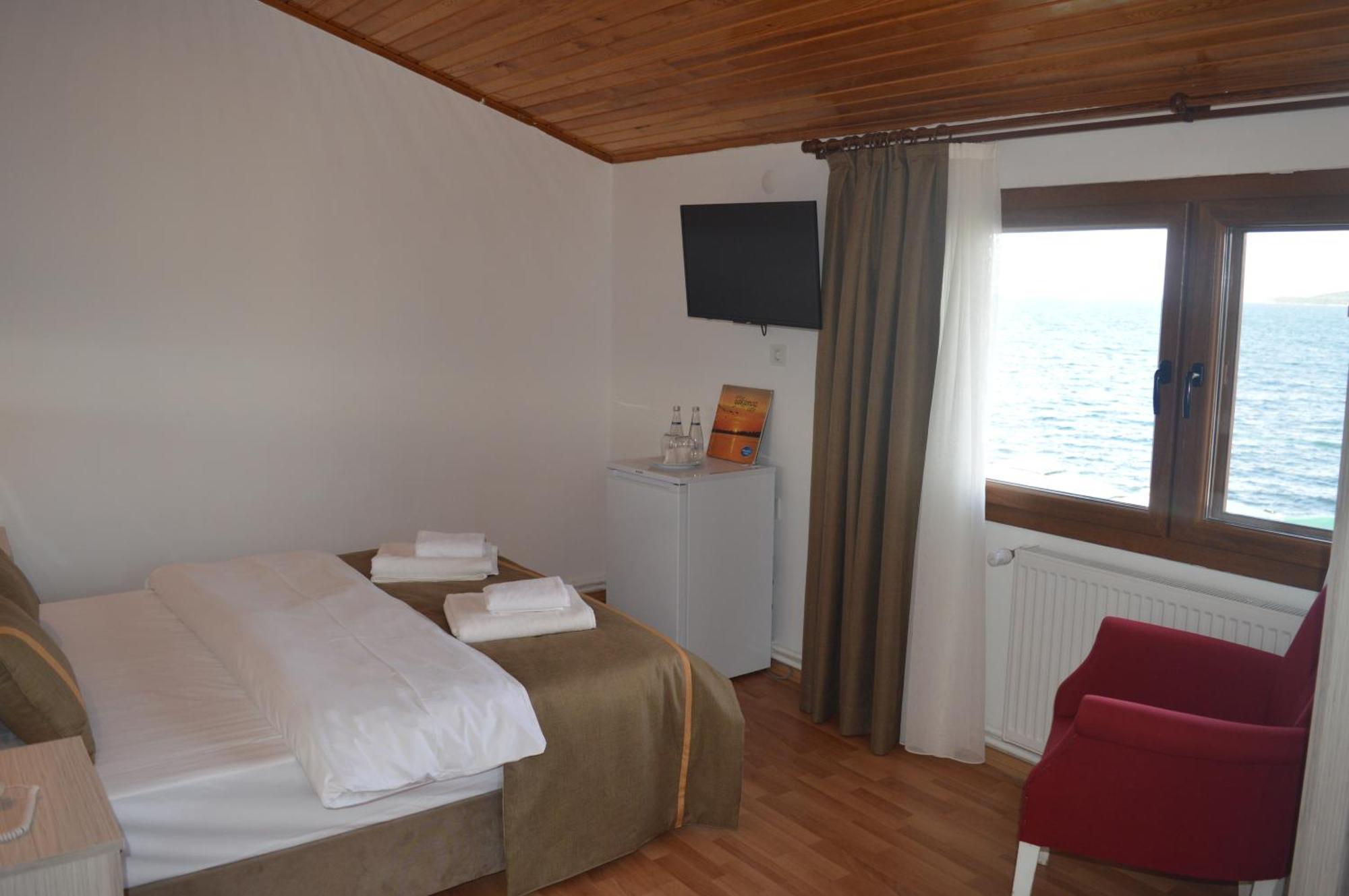 Yakamoz Otel Урла Экстерьер фото